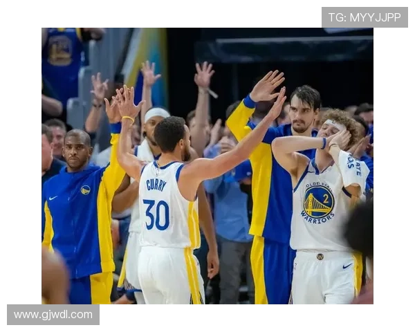 勇士季前赛激战开拓者 库里手感火热带队轻取对手